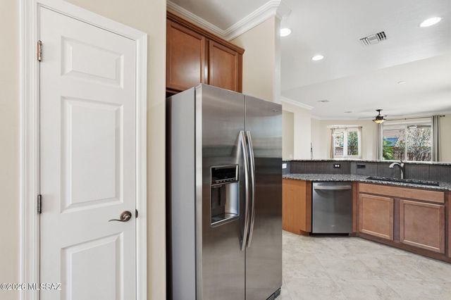 1038 W Pastora Peak Drive, Green Valley, AZ 85614