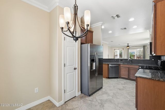 1038 W Pastora Peak Drive, Green Valley, AZ 85614
