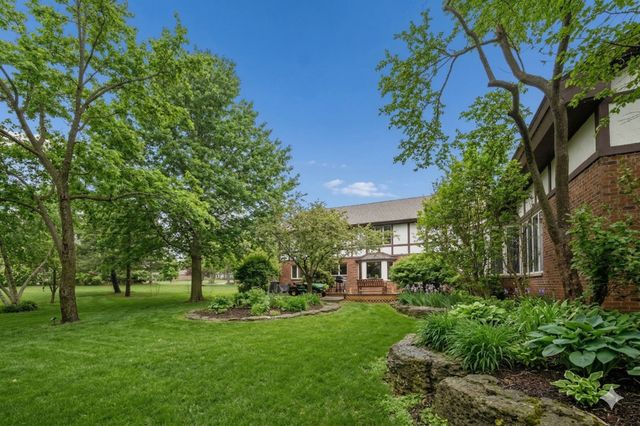 21839 Cambridge Drive, Kildeer, IL 60047