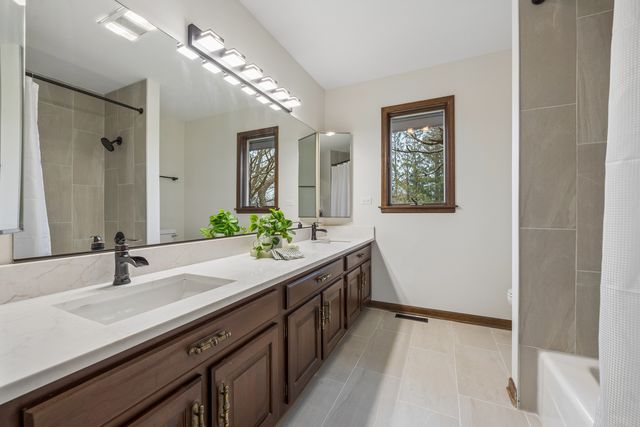 21839 Cambridge Drive, Kildeer, IL 60047