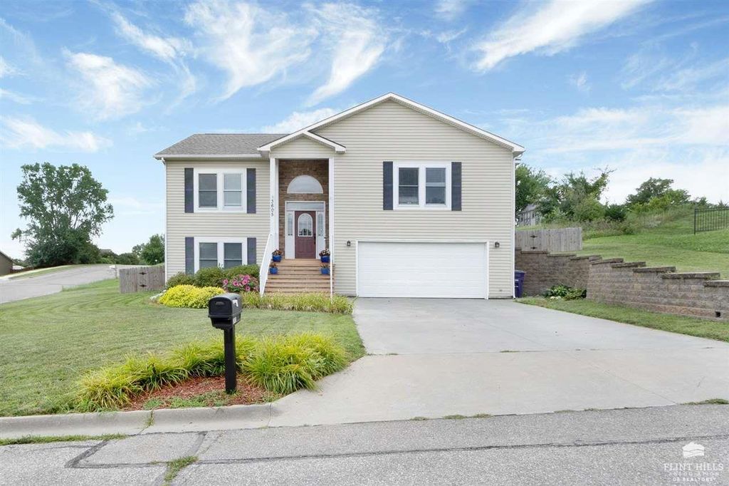 3605 Everett Place, Manhattan, KS 66503