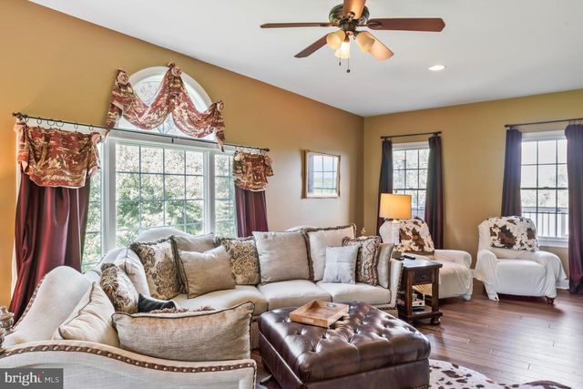 41113 CANONGATE DR, Leesburg, VA 20175
