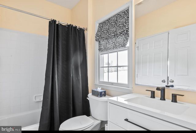 41113 CANONGATE DR, Leesburg, VA 20175