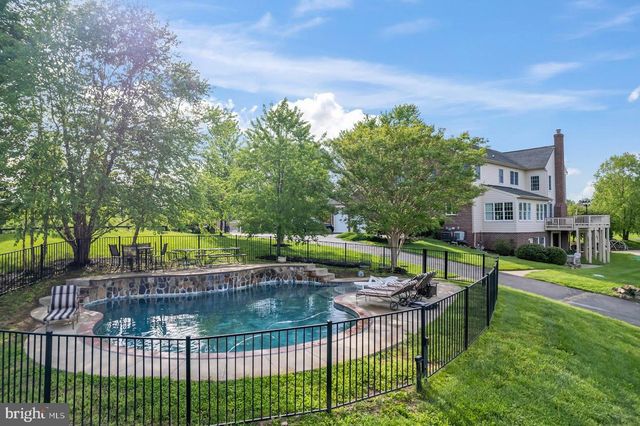 41113 CANONGATE DR, Leesburg, VA 20175