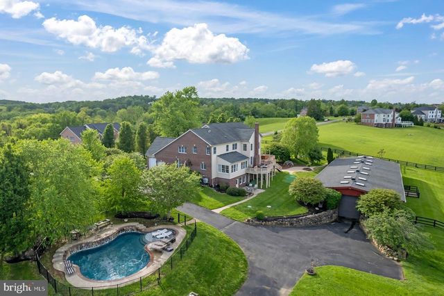 41113 CANONGATE DR, Leesburg, VA 20175