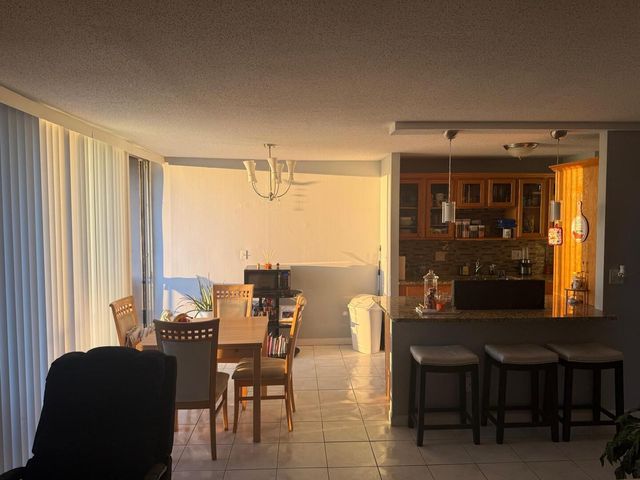 1043 S YORK Road 411, Bensenville, IL 60106