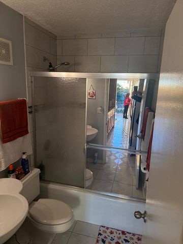 1043 S YORK Road 411, Bensenville, IL 60106