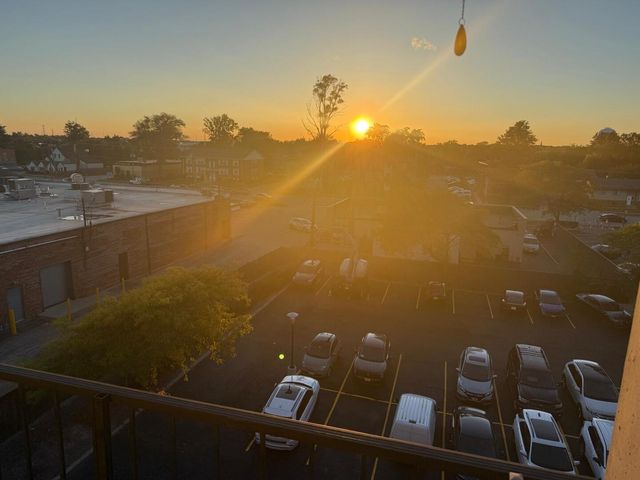 1043 S YORK Road 411, Bensenville, IL 60106