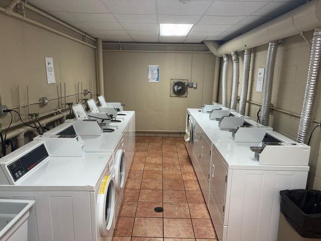 1043 S YORK Road 411, Bensenville, IL 60106