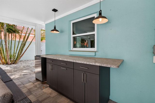 1260 81ST STREET S, St Petersburg, FL 33707