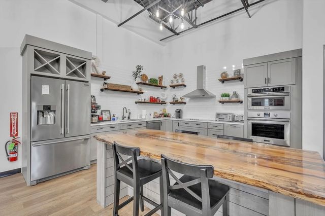 11 Almgren Dr A18, Agawam, MA 01001