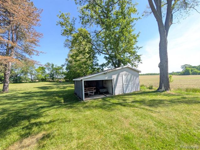 8059 E Mount Morris Road, Otisville, MI 48463