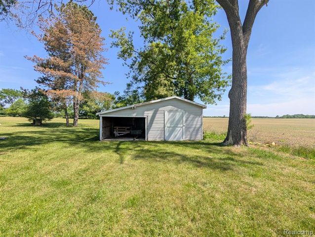 8059 E Mount Morris Road, Otisville, MI 48463