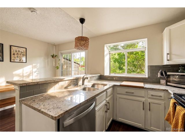 9673 W Chatfield Ave B, Littleton, CO 80128