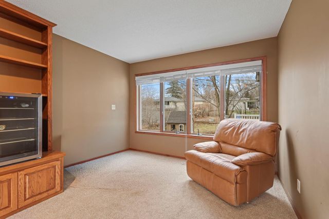 657 Granada Avenue N, Oakdale, MN 55128