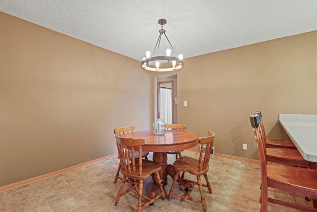 657 Granada Avenue N, Oakdale, MN 55128