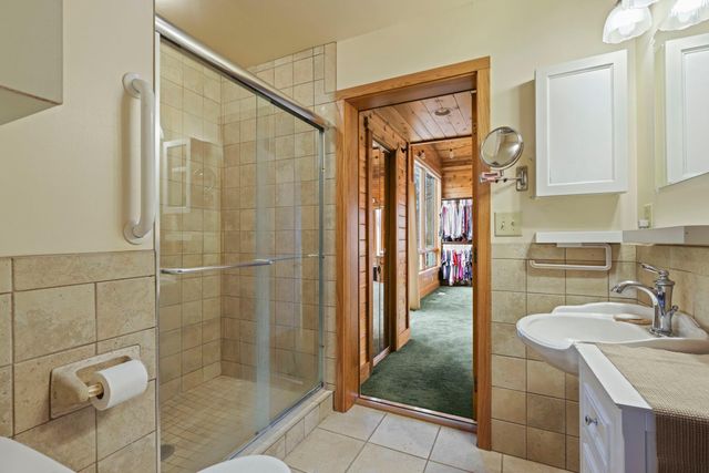 657 Granada Avenue N, Oakdale, MN 55128