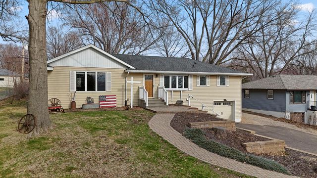 657 Granada Avenue N, Oakdale, MN 55128