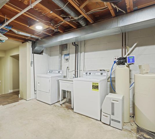 657 Granada Avenue N, Oakdale, MN 55128