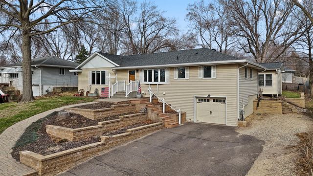 657 Granada Avenue N, Oakdale, MN 55128