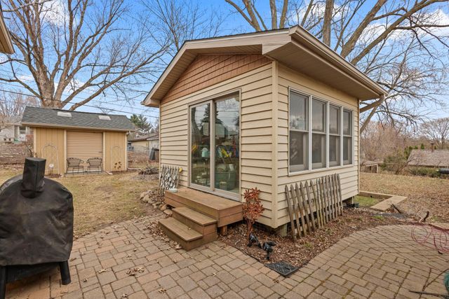 657 Granada Avenue N, Oakdale, MN 55128
