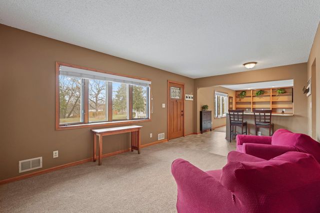 657 Granada Avenue N, Oakdale, MN 55128