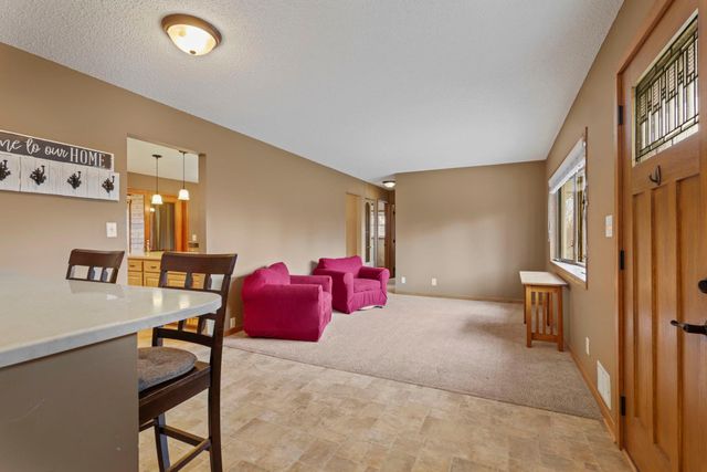 657 Granada Avenue N, Oakdale, MN 55128