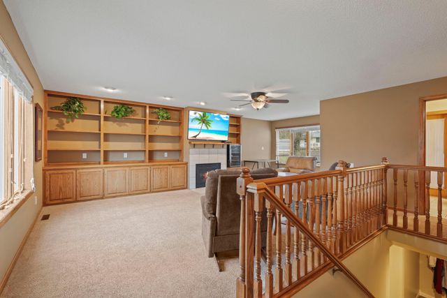 657 Granada Avenue N, Oakdale, MN 55128