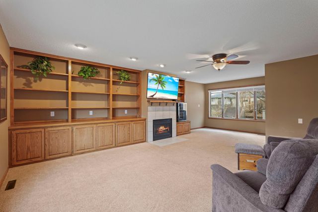 657 Granada Avenue N, Oakdale, MN 55128