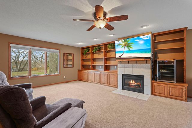 657 Granada Avenue N, Oakdale, MN 55128