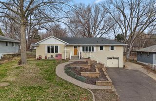 657 Granada Avenue N, Oakdale, MN 55128