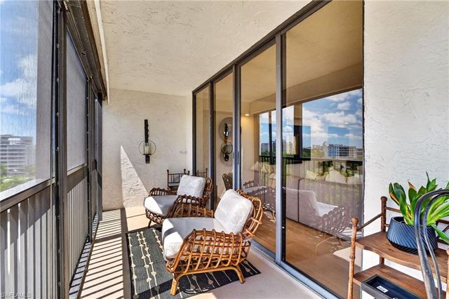 11 Bluebill AVE 606, Naples, FL 34108