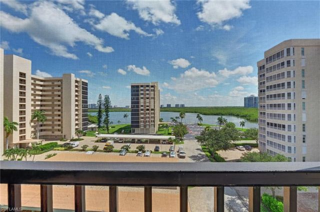 11 Bluebill AVE 606, Naples, FL 34108