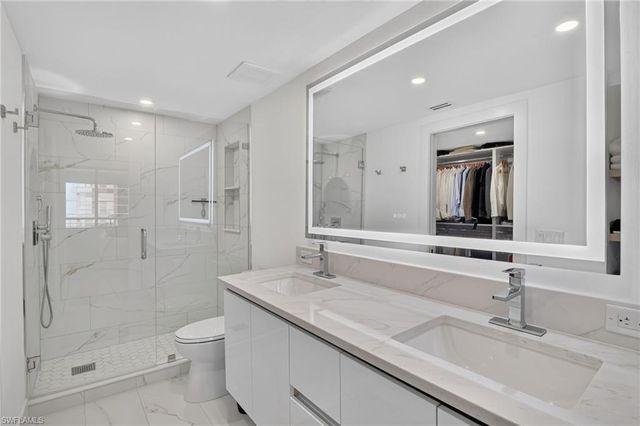 11 Bluebill AVE 606, Naples, FL 34108
