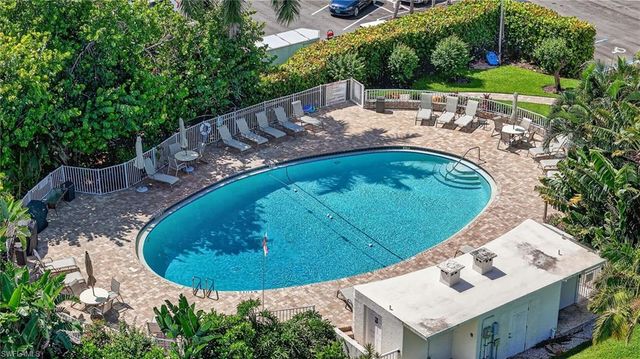 11 Bluebill AVE 606, Naples, FL 34108