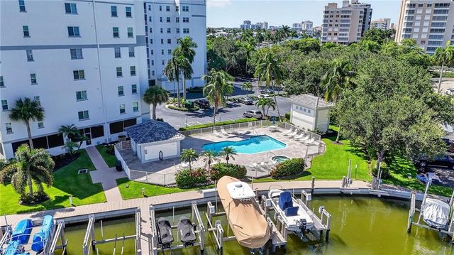 11 Bluebill AVE 606, Naples, FL 34108