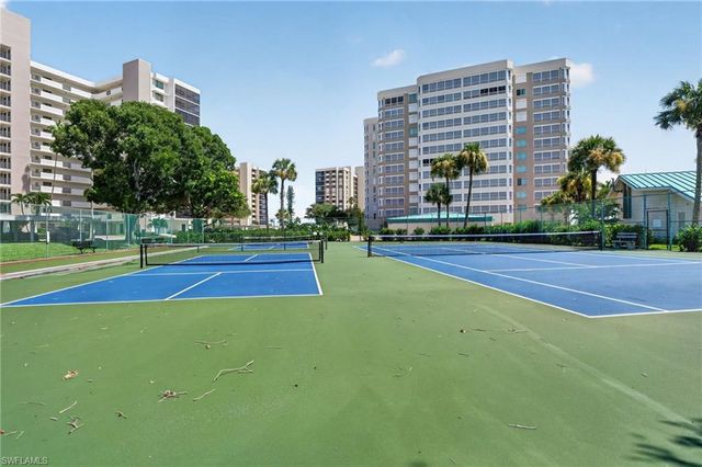 11 Bluebill AVE 606, Naples, FL 34108