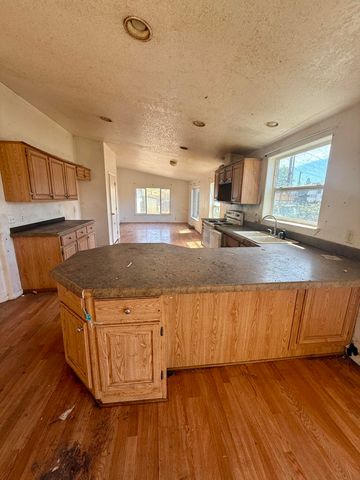 5250 Redwood Avenue, Grants Pass, OR 97527