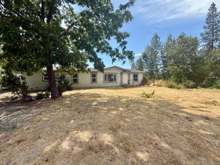 5250 Redwood Avenue, Grants Pass, OR 97527