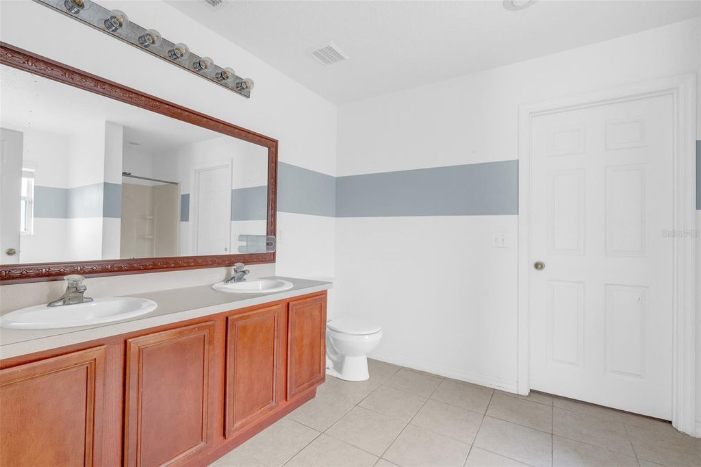 Image 20 of property listing at 1355 BELLA COOLA DRIVE, Orlando, FL 32828