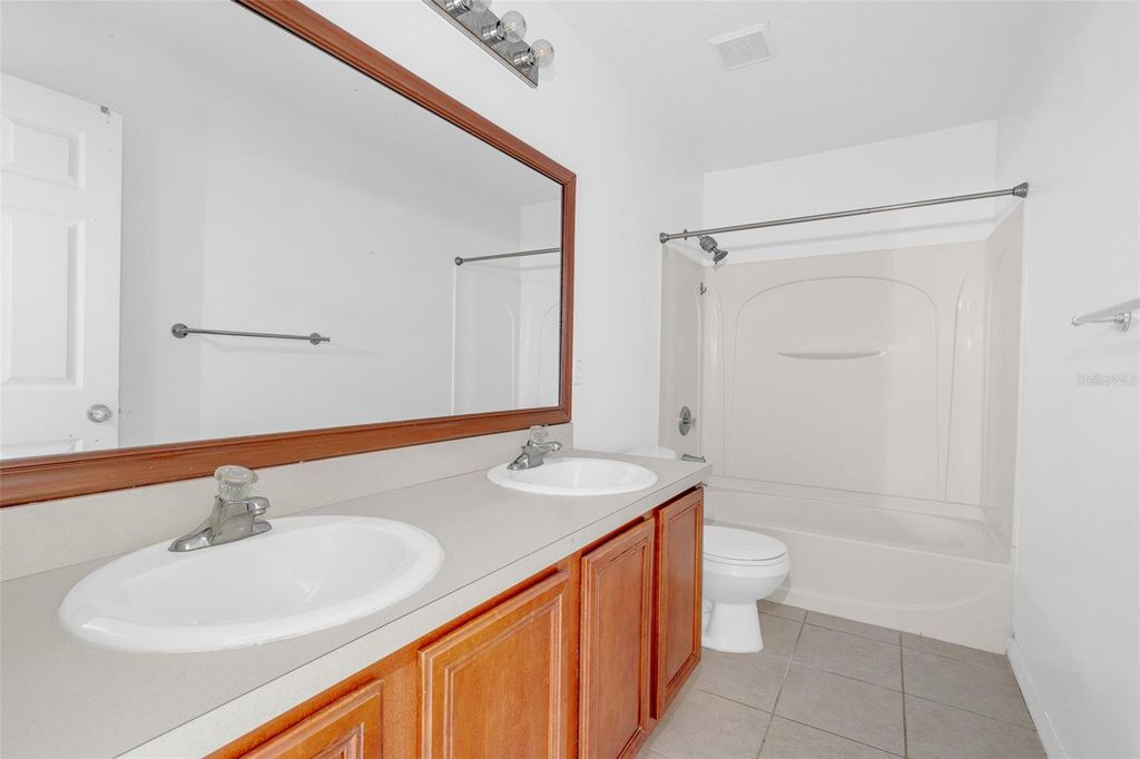 Image 25 of property listing at 1355 BELLA COOLA DRIVE, Orlando, FL 32828