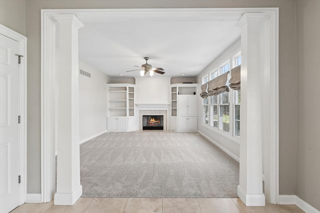 5160 Charter Oaks Drive, Bettendorf, IA 52722