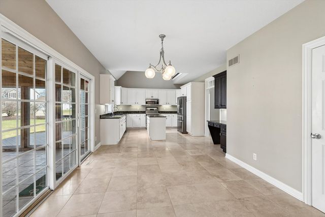 5160 Charter Oaks Drive, Bettendorf, IA 52722