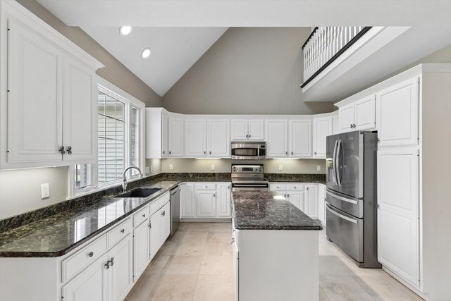 5160 Charter Oaks Drive, Bettendorf, IA 52722