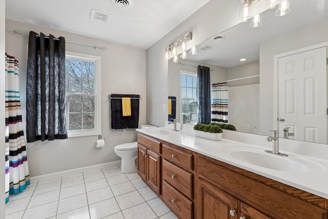 5160 Charter Oaks Drive, Bettendorf, IA 52722