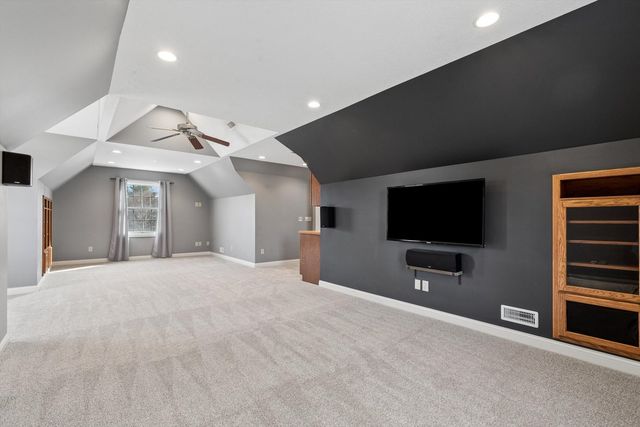 5160 Charter Oaks Drive, Bettendorf, IA 52722