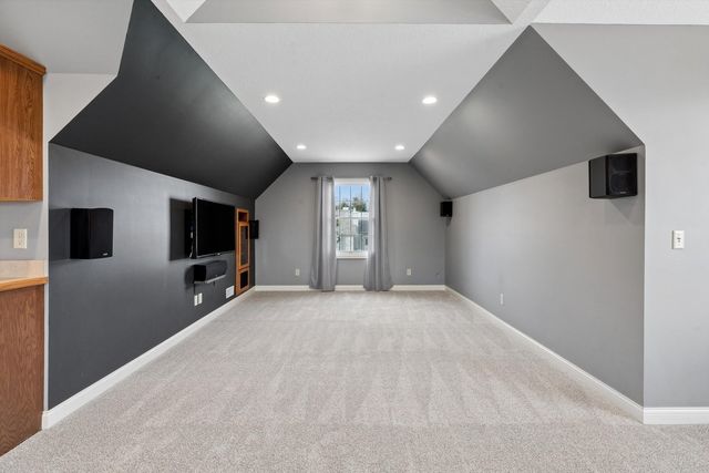 5160 Charter Oaks Drive, Bettendorf, IA 52722