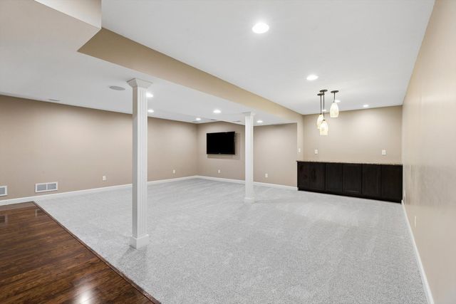 5160 Charter Oaks Drive, Bettendorf, IA 52722