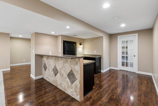 5160 Charter Oaks Drive, Bettendorf, IA 52722