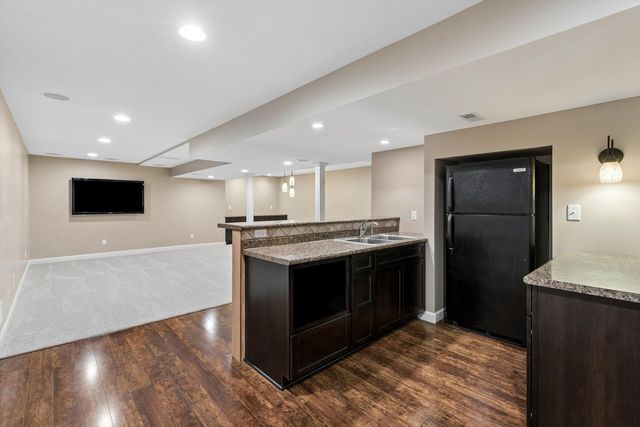 5160 Charter Oaks Drive, Bettendorf, IA 52722